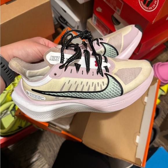 Nike Zoom Gravity Running Sneaker. - Picture 1 of 4